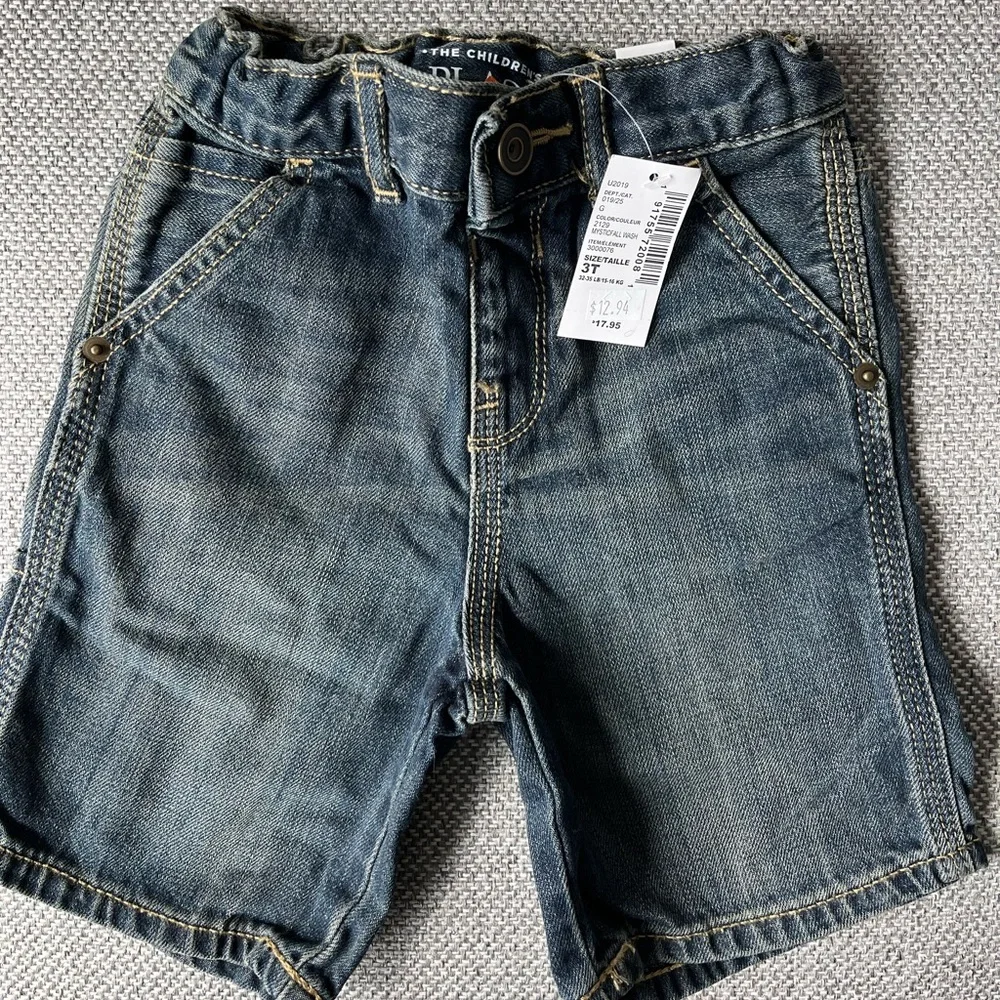 Boys 3T adjustable waist Jean shorts snap closure